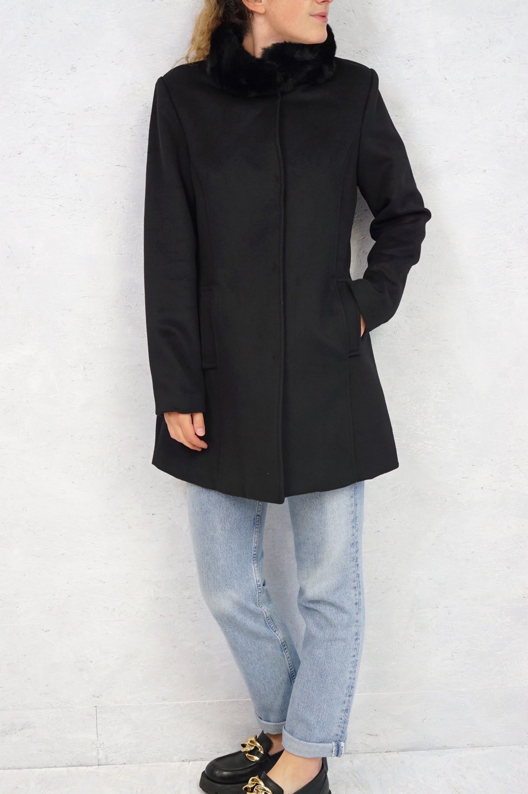cappotto-nero-corto-donna-446nfk-1.jpg